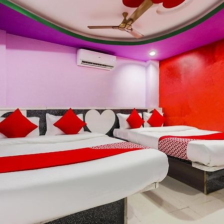 Oyo 45752 Hotel Sb Palace Godarpura Esterno foto