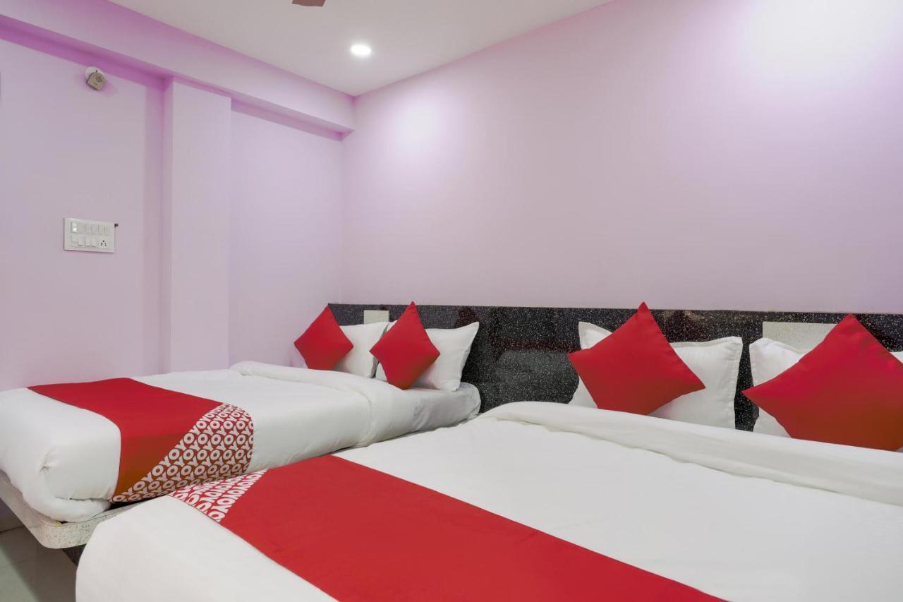 Oyo 45752 Hotel Sb Palace Godarpura Esterno foto