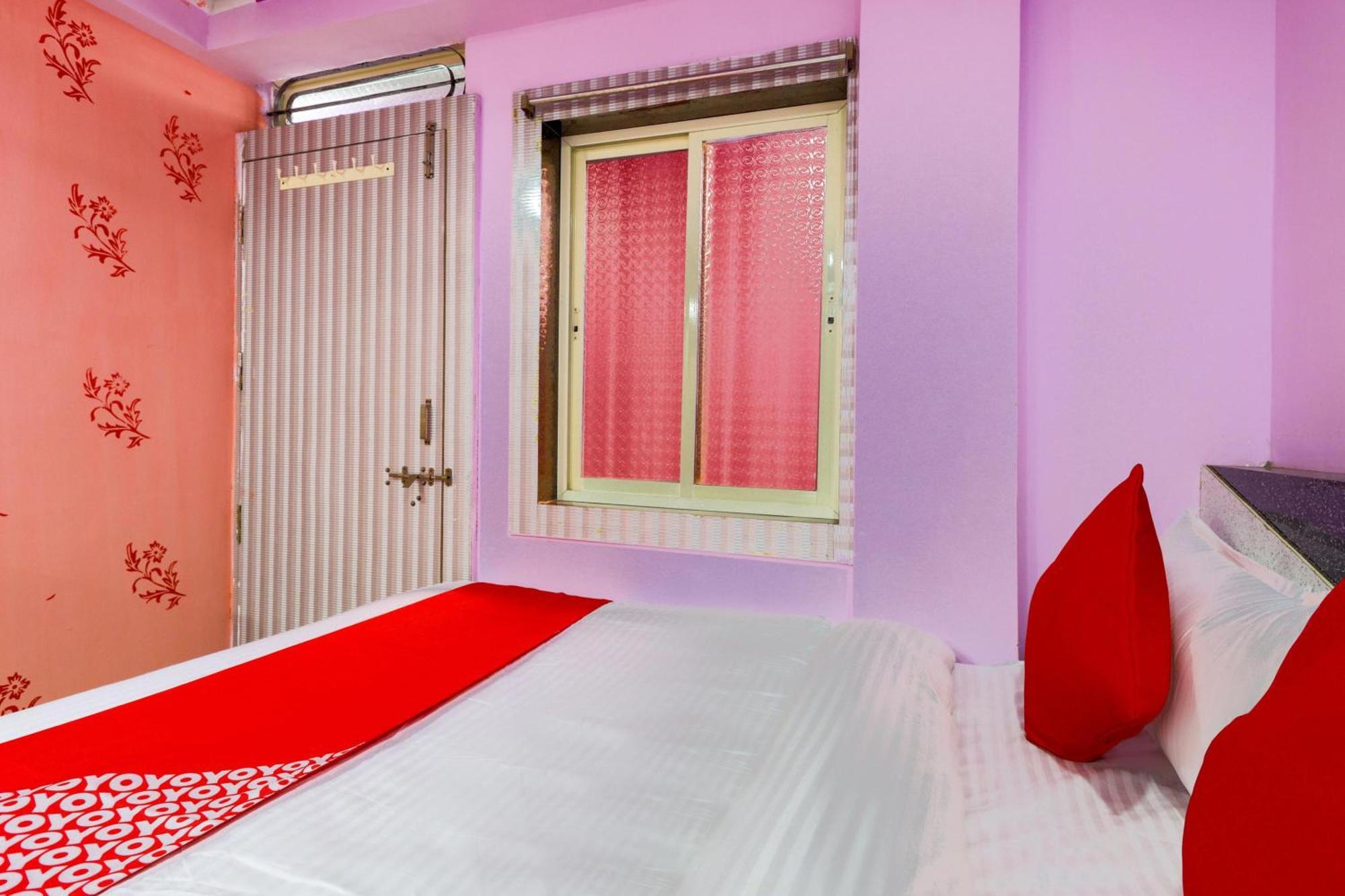 Oyo 45752 Hotel Sb Palace Godarpura Esterno foto