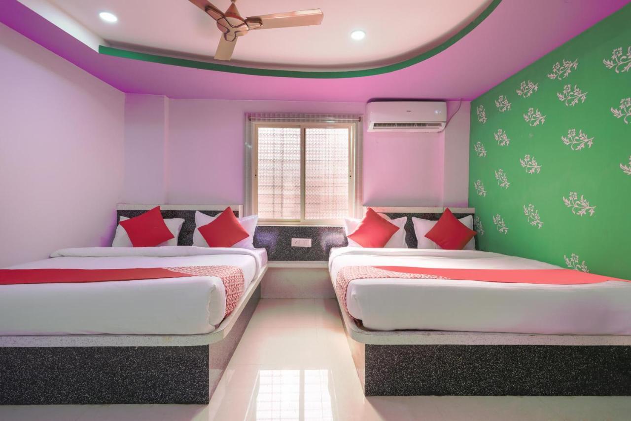 Oyo 45752 Hotel Sb Palace Godarpura Esterno foto